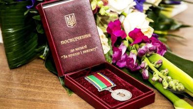 Старшого оглядача-ремонтника вагонів Олега Коломійченка відзначено державною нагородою