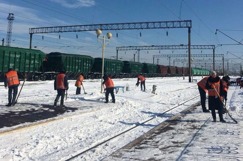 Одеські залізничники успішно ліквідовують наслідки снігової стихії - 0
