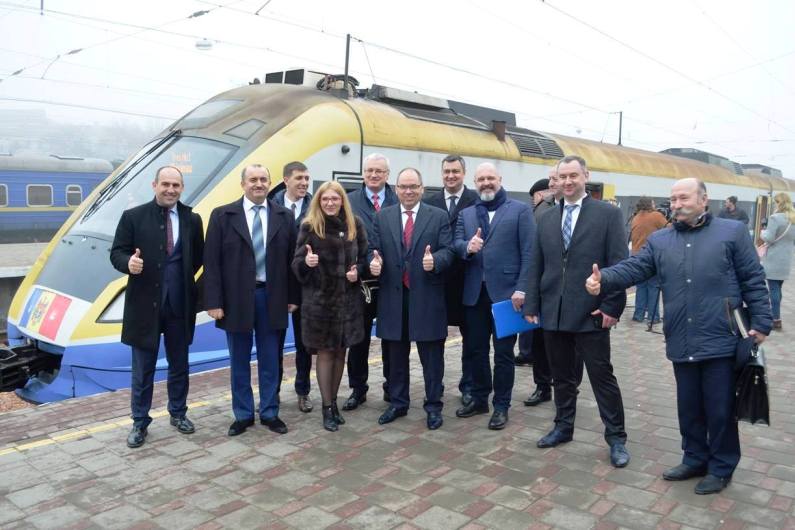 В Одесі урочисто зустріли модернізований пасажирський поїзд з Кишинева - 4