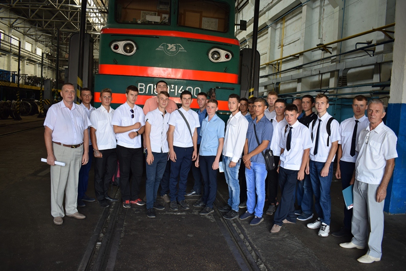 Перший урок майбутніх слюсарів відбувся у локомотивному депо Одеської магістралі - 1