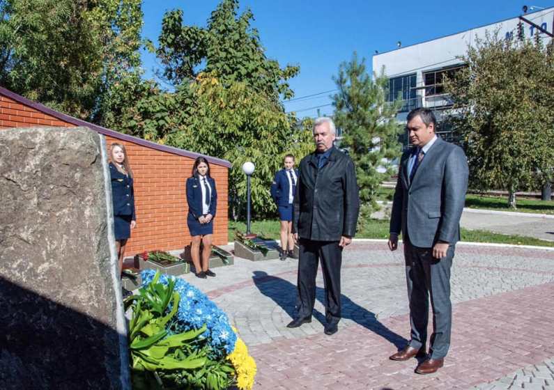 В День захисника України одеські залізничники вшанували пам'ять колег, які загинули в АТО - 0