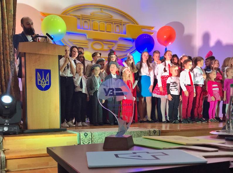 Профорієнтаційний фестиваль гумору до Дня залізничника провели в Одеській філії серед школярів та студентів-залізничників - 3